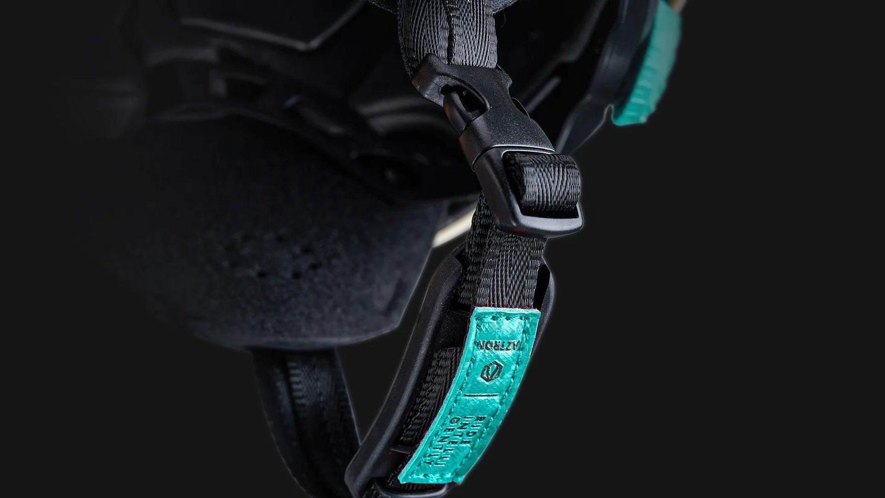Viking Fitness Skate Helmet HS9 in black with adjustable straps and ventilation for skateboarding and protective sport activities.