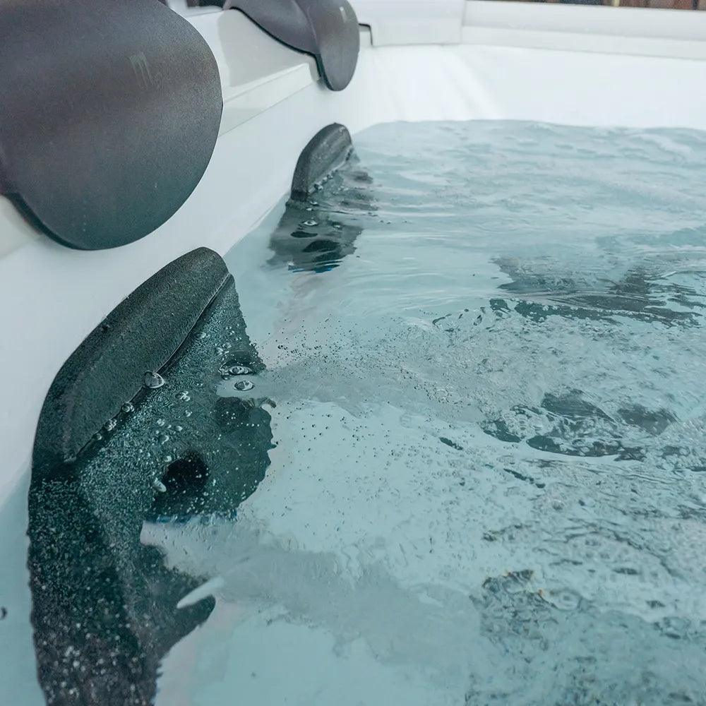 VIKING FITNESS MSpa Oslo Modular Outdoor Spa with hydrojets, featuring a spacious hot tub design and ergonomic seating.